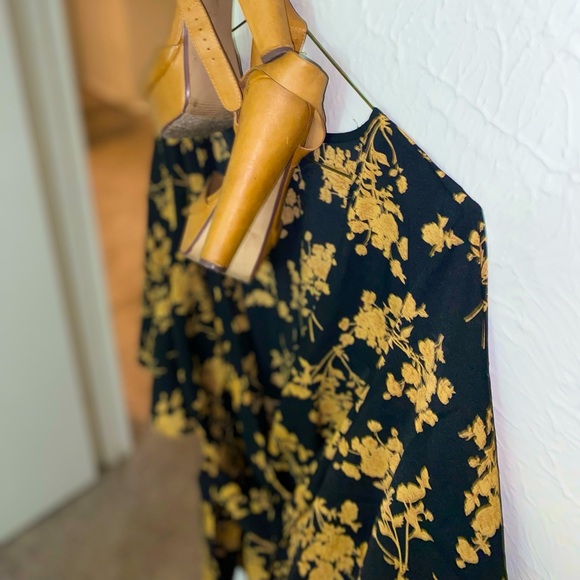 Cute and comfortable black/tan Romper - Picture 5 of 5